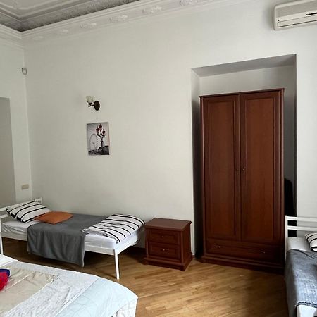 Центрум Апартаментс Lviv Ngoại thất bức ảnh