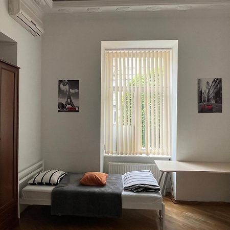 Центрум Апартаментс Lviv Ngoại thất bức ảnh