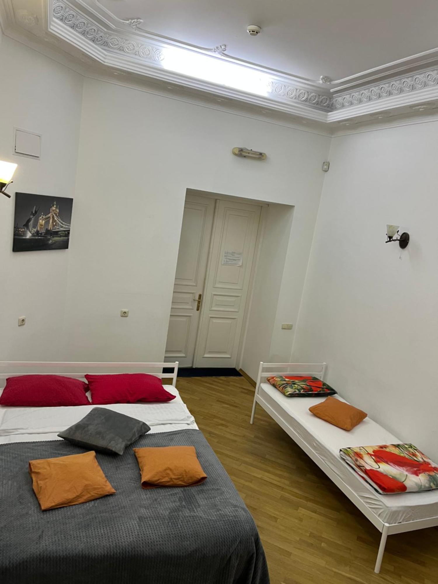 Центрум Апартаментс Lviv Ngoại thất bức ảnh